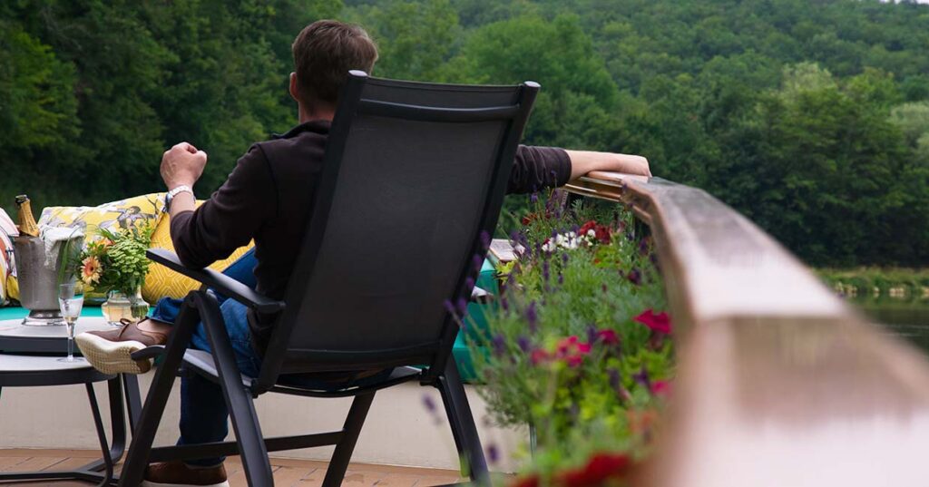 DSC02265-1240 Relaxing on Papillon in Burgundy
