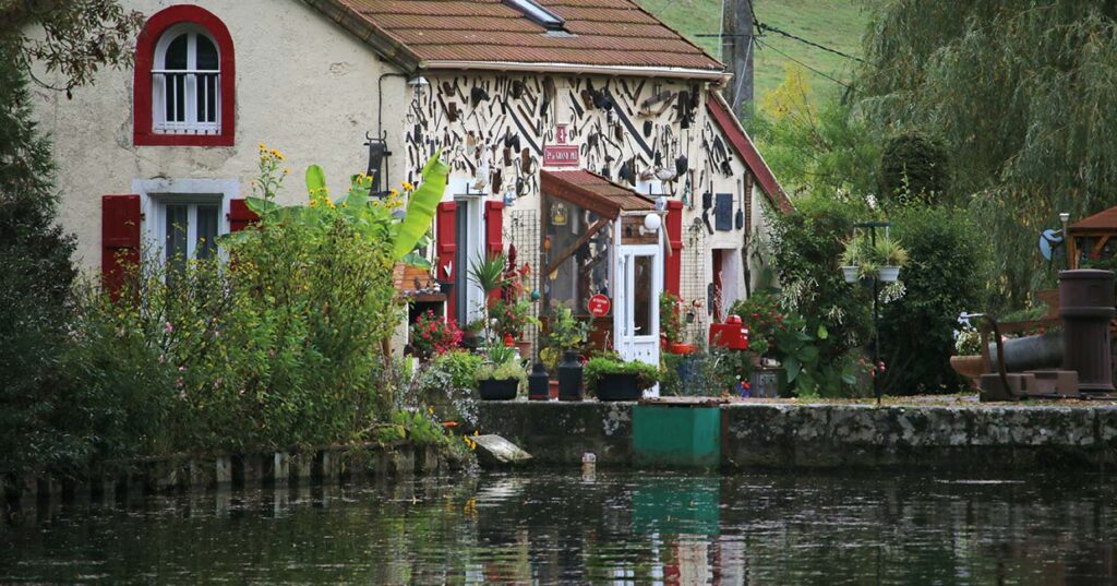 Burgundy Canal Lockhouse