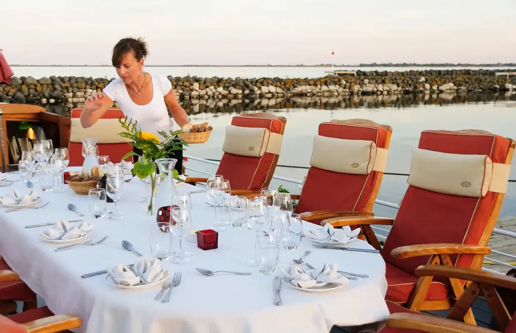 athos-alfresco-dining Canal du Midi