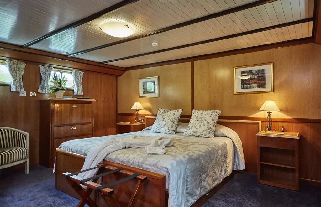 Barge C'est la Vie Cabin Suite