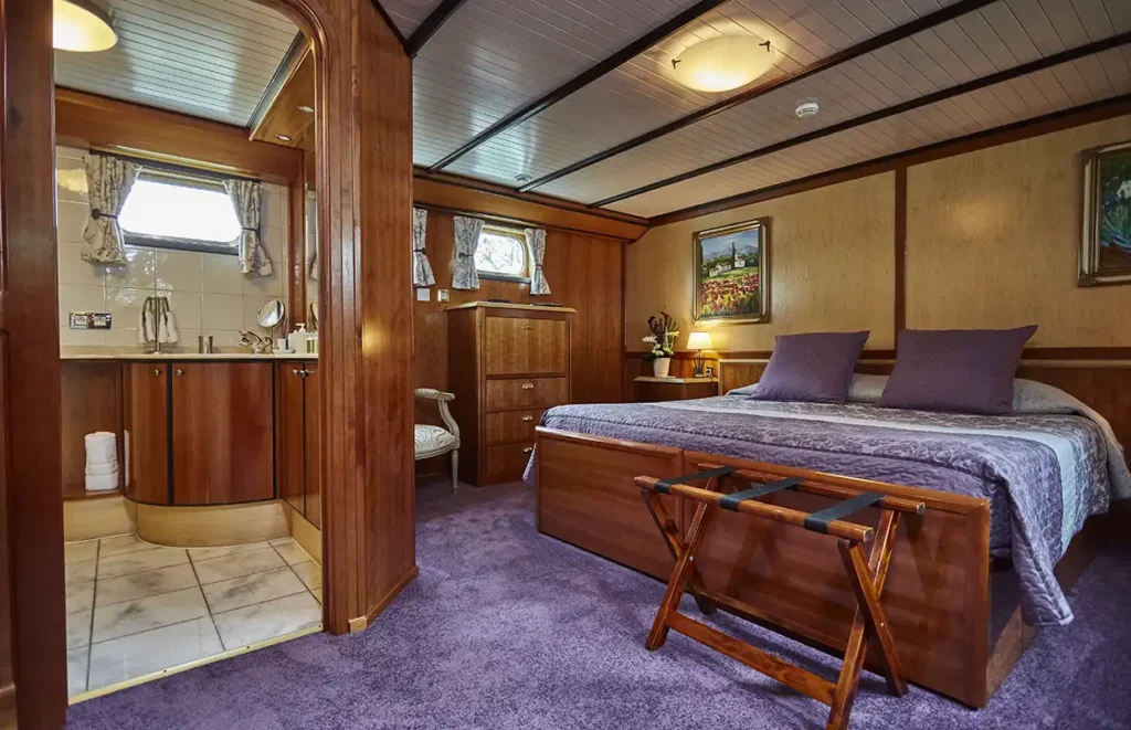 Barge C'est la Vie Cabin Suite