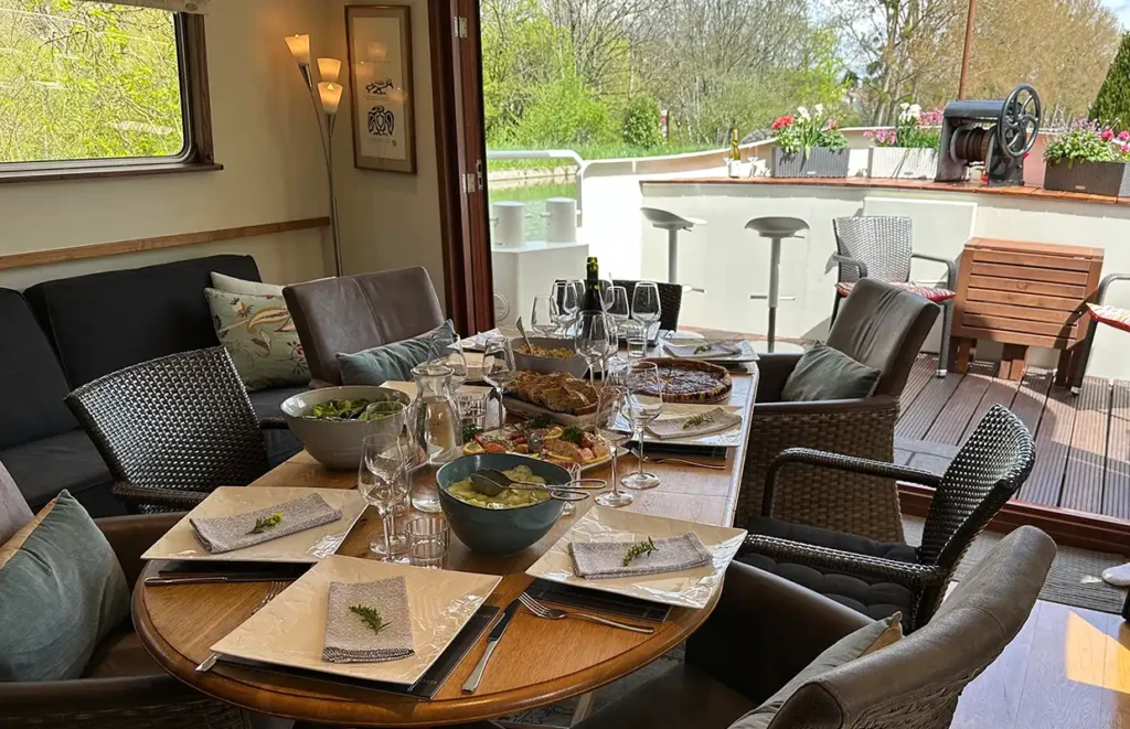 Barge Savoir Vivre Burgundy Dining Table Burgundy