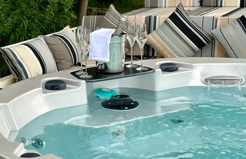 Barge Johanna Canal du Midi Jacuzzi