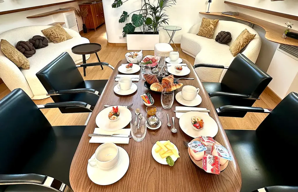 Barge Johanna Canal du Midi Dining