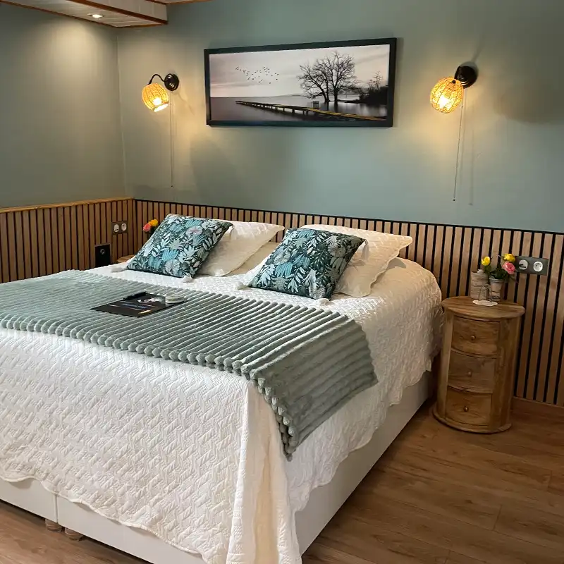 Barge Magnolia Double Cabin Burgundy