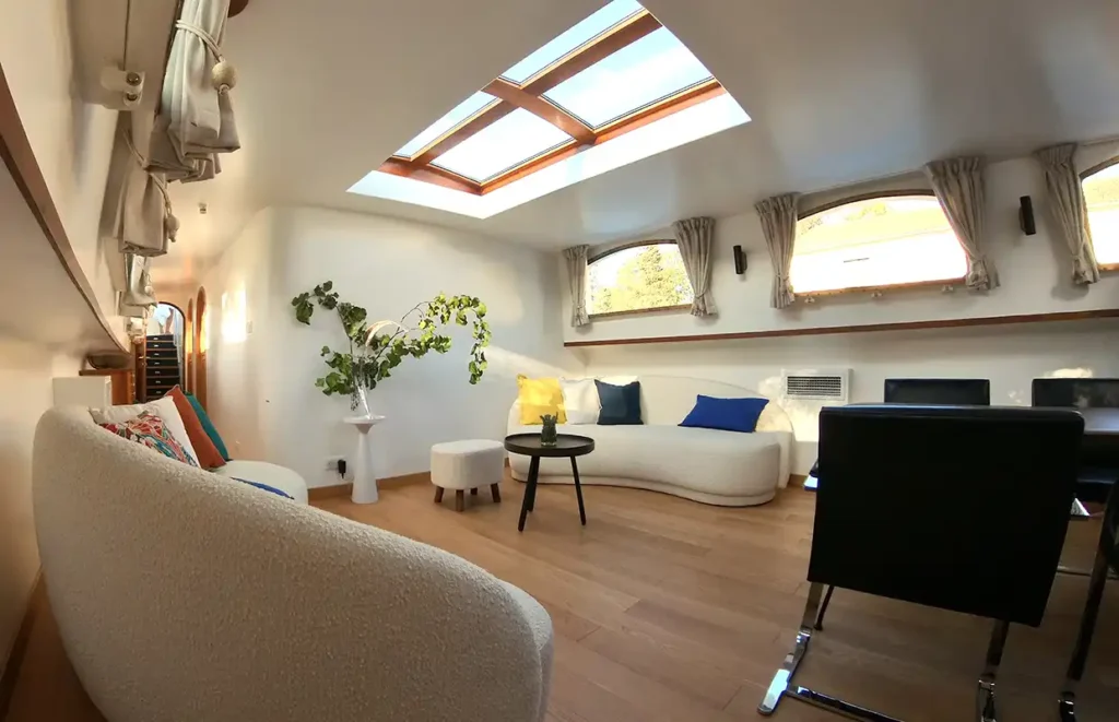 Barge Johanna Canal du Midi Saloon