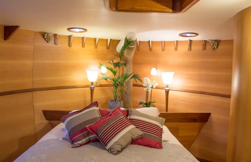 Barge Tango Van Gogh Cabin Bordeaux