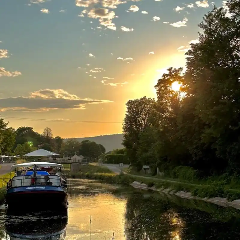 Barge La Vie en Rose Burgundy