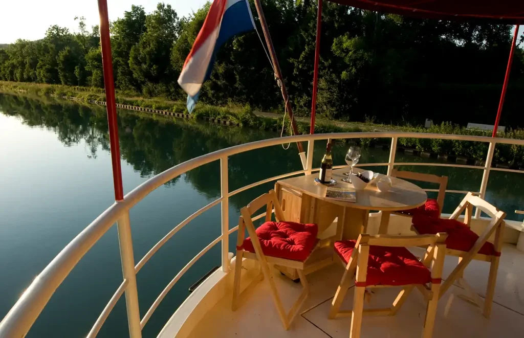 Barge Savoir Vivre Aft View Burgundy