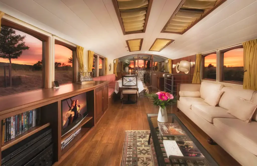 Roi Soleil Saloon Canal du Midi